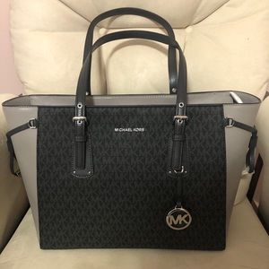 Michael Kors Voyager NWT Black and Gray